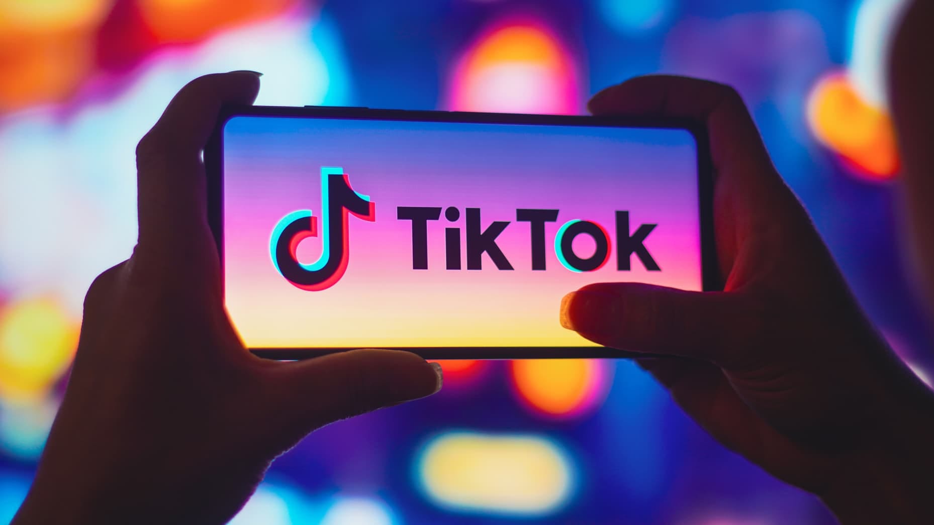 Followershive bietet sichere und echte TikTok Follower zu kaufen – Probieren Sie es aus!