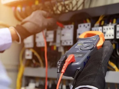 Prüfung elektrischer Anlagen und ihre Bedeutung für Versicherungen
