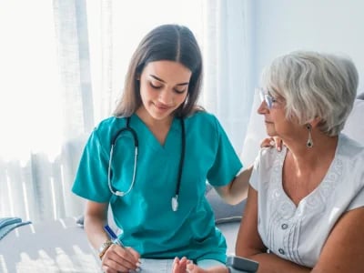 Pflegekraft finden: Rund-um-die-Uhr Betreuung leicht gemacht