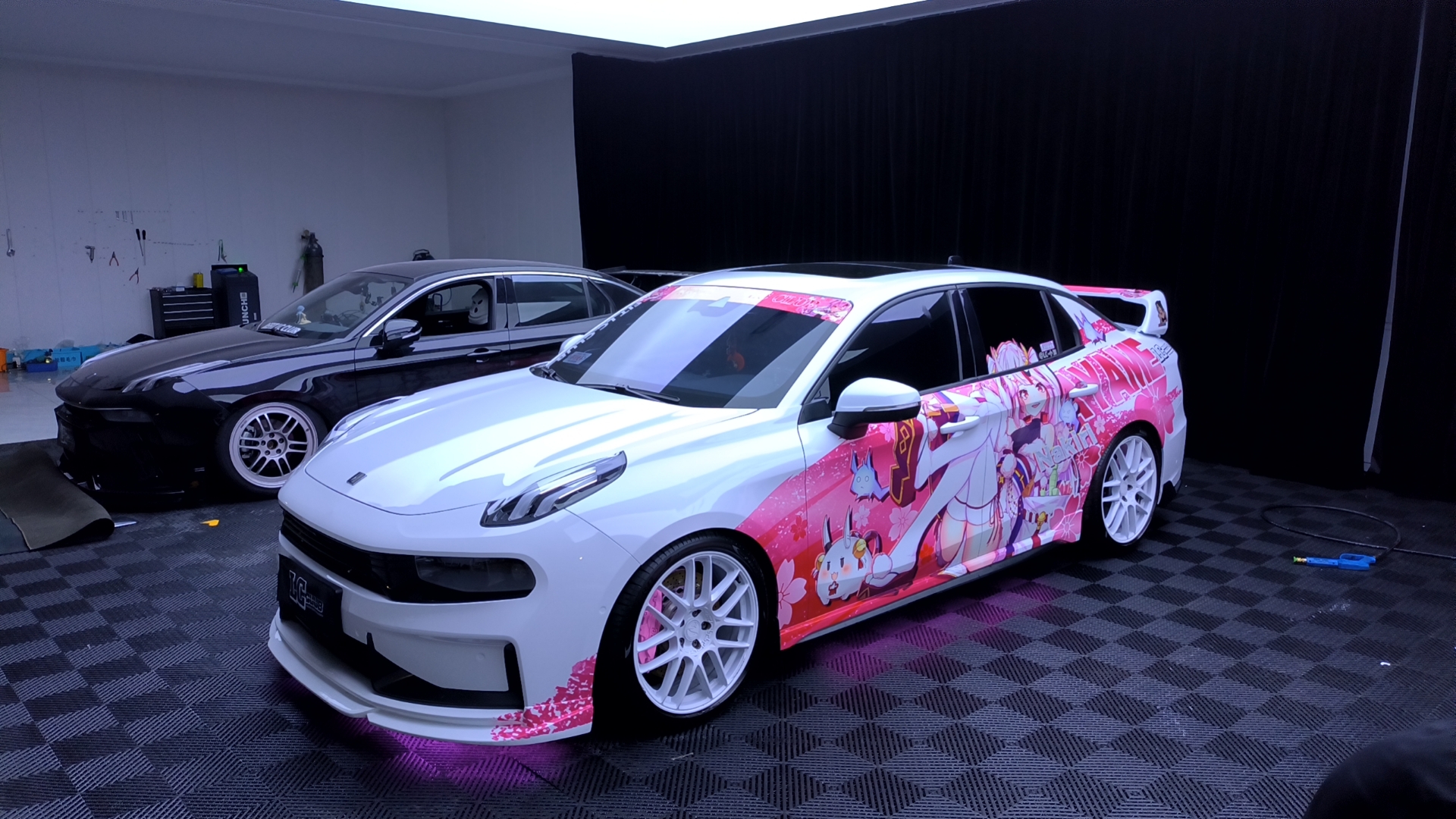 Machen Sie Ihr Anime Auto zum Hingucker – Itasha-Designs nach Wunsch