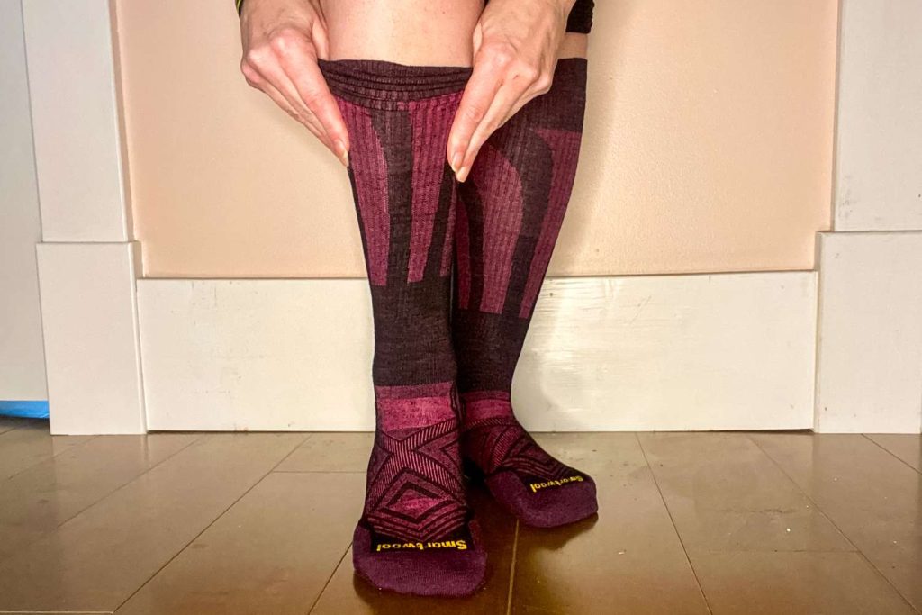 hlt-smartwool-womens-run-compression-over-the-calf-socks-07-fcced806ed73465b8b33ad99e2b3ef12